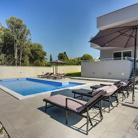 Mit Privatem Pool, Trampolin, Gym, Bbq, Darts, Tischfussball Holiday home *