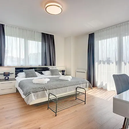 Mit Privatem Pool, Trampolin, Gym, Bbq, Darts, Tischfussball Holiday home Pula