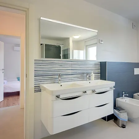 Mit Privatem Pool, Trampolin, Gym, Bbq, Darts, Tischfussball Holiday home Pula