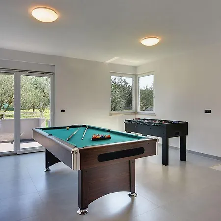 Mit Privatem Pool, Trampolin, Gym, Bbq, Darts, Tischfussball Holiday home